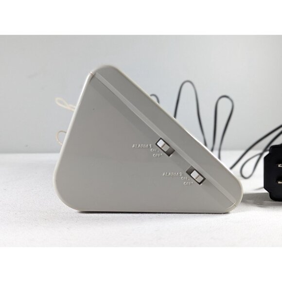 1985 Sony ICF-C220W Dream Machine Radio AM/FM Dual Alarm Digital Clock Taiwan - Picture 2 of 10